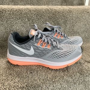 Women’s Nike Zoom Winflow 4 size 8.5